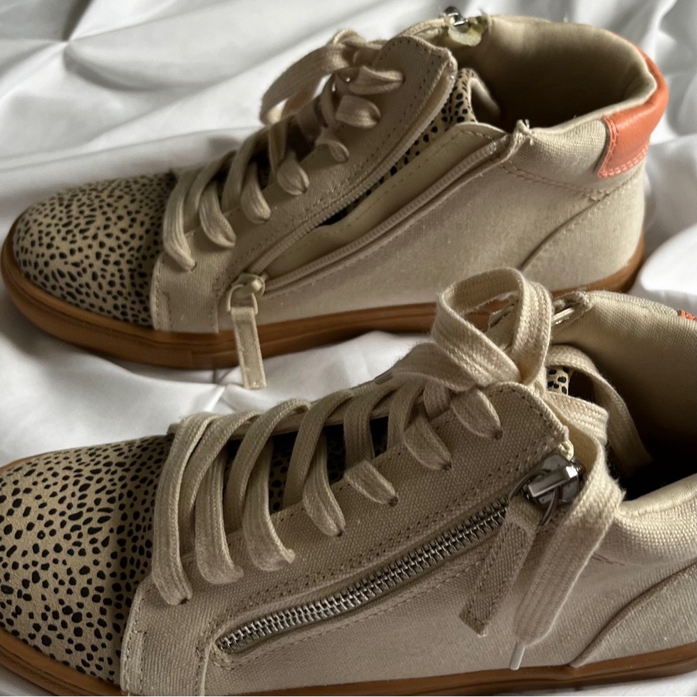 UNIVERSAL THREADS SHOES 7 1/2